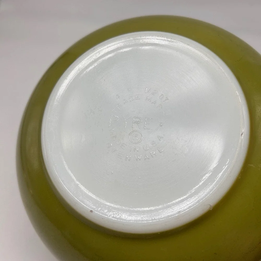 Vintage Pyrex Avocado Green Mixing Bowl 1.5 QT Solid Color Milk Glass 402 USA